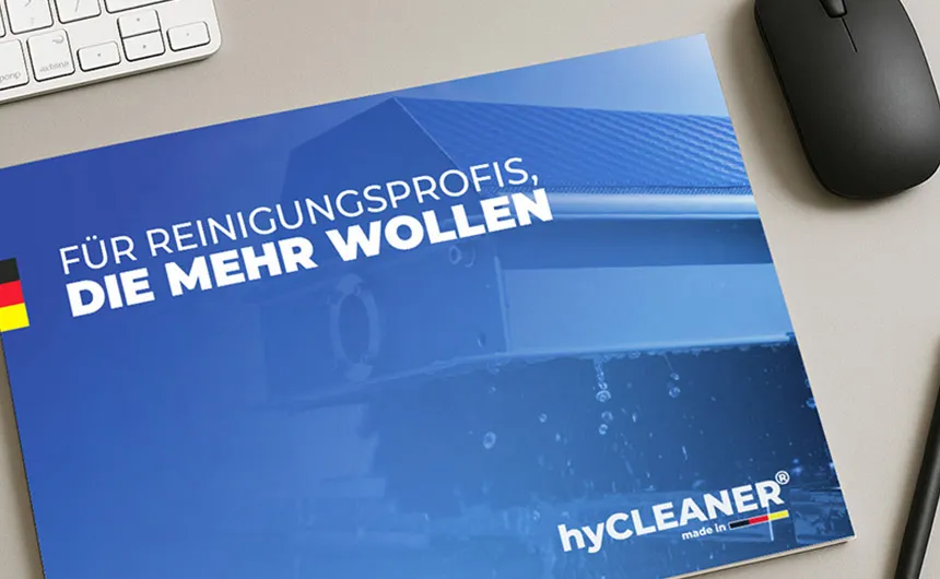 hyCleaner Broschüre auf einem Schreibtisch
