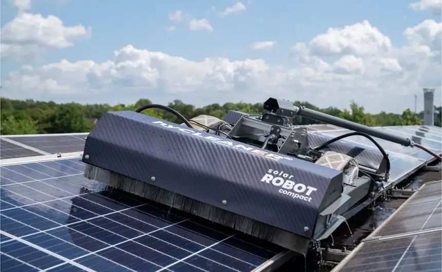 The solarROBOT compact cleans a PV system