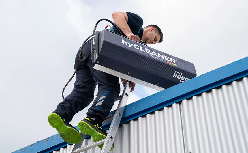 hyCleaner carries a brush system onto a roof