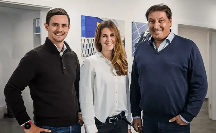 Michael Pfeiffer as shareholder and chairman of the advisory board, as well as Celina Kneiber (née Pfeiffer) and Josha Kneiber as managing partners.