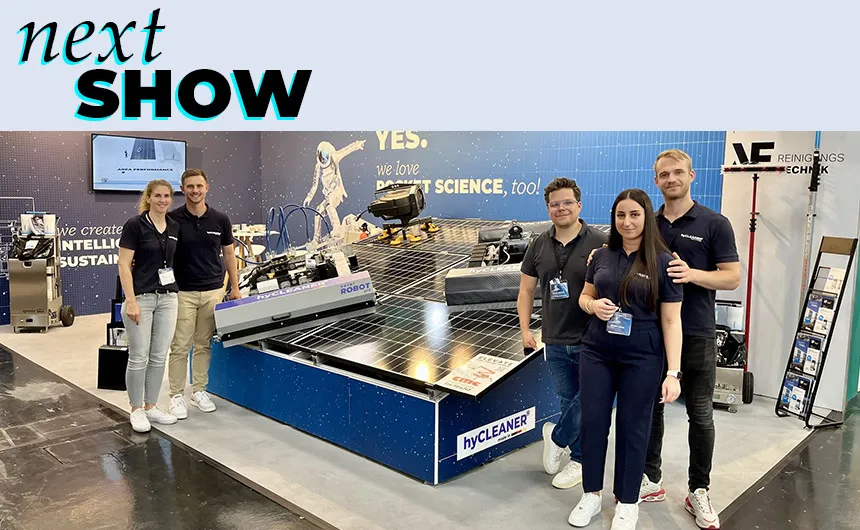 Beursstand en medewerkers op de Solar Solutions Düsseldorf