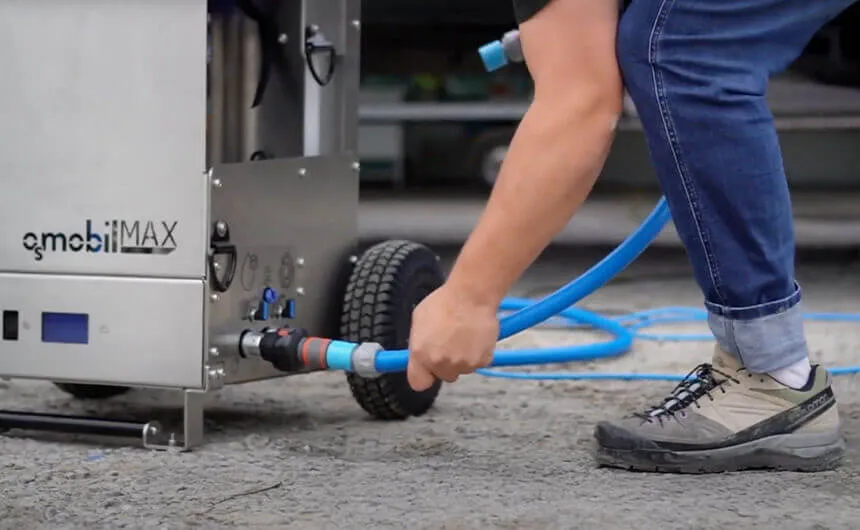 Raccordement d’un tuyau à Osmobil MAX